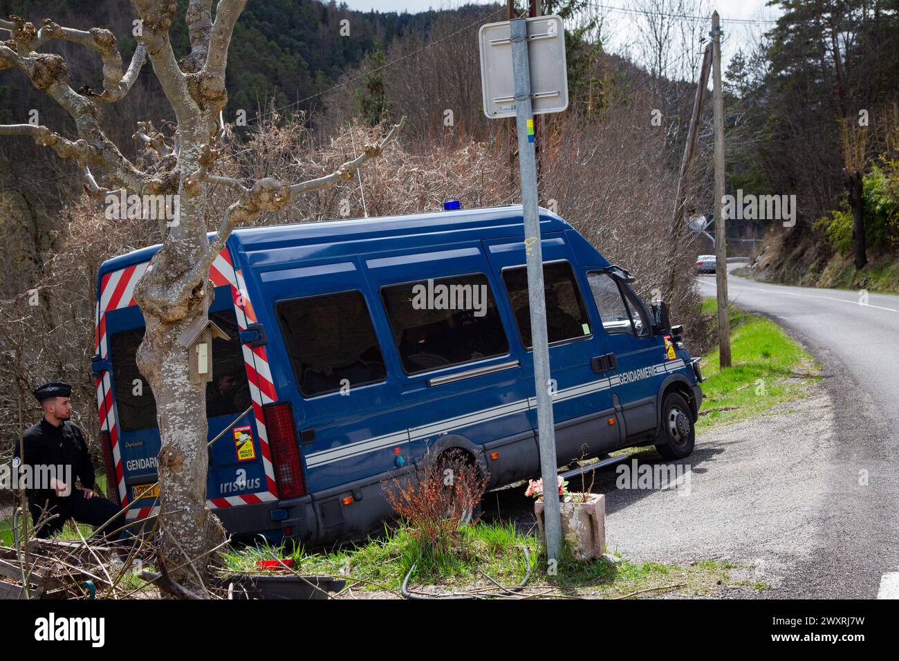 Vernet, France. 01st Apr, 2024. A gendarmerie car is monitoring access to Haut-Vernet via a hiking trail, France, Vernet, on april 01, 2024. The remains of Emile, who disappeared since July 8th last year in Le Vernet, were discovered this Saturday a few kilometers from the hamlet. Photo by Thibaut Durand/ABACAPRESS.COM Credit: Abaca Press/Alamy Live News Stock Photo