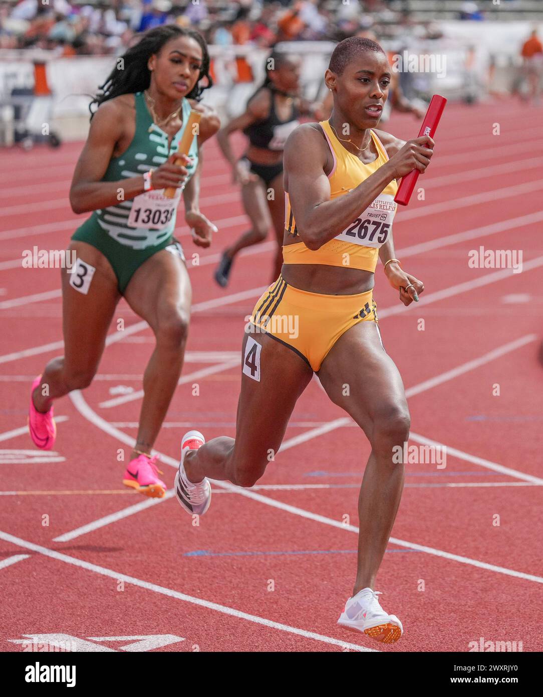 Shamier Little and Alexis Holmes race on 2nd leg of Invitational 4 x