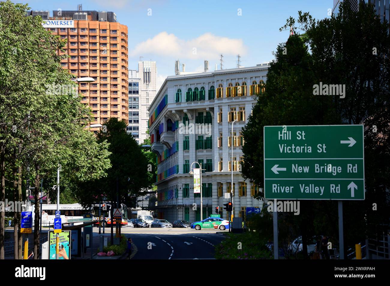 Sunny day singapore city downtown hi-res stock photography and images ...