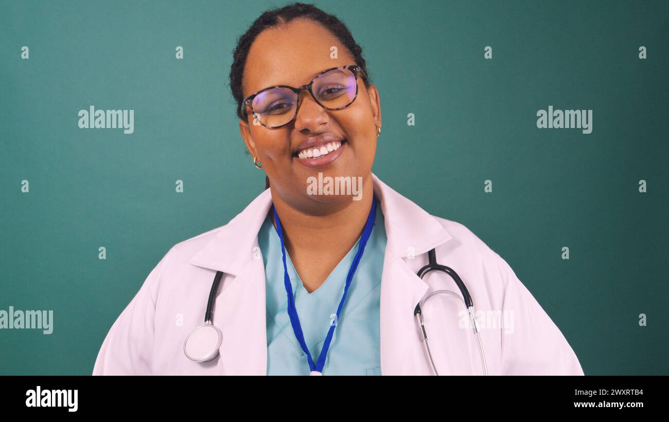Doctor black and white hi-res stock photography and images - Alamy