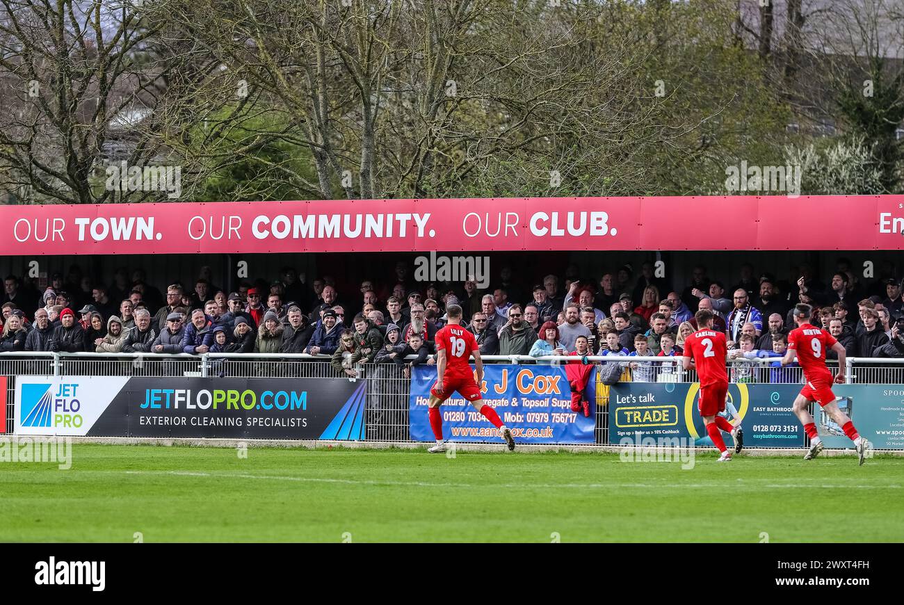 Zak Lilly (19) celebrates his goal for Brackley Town in front of the Tamworth supporters in their Vanarama National League North match at St James Par Stock Photo