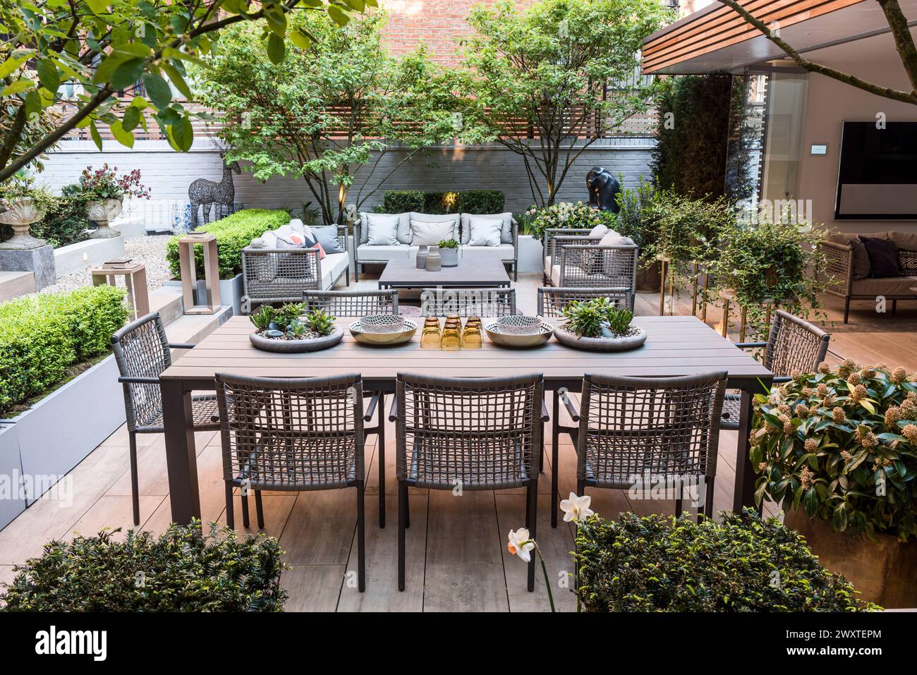Terrace dining at Chelsea townhouse, West London, UK Stock Photo - Alamy