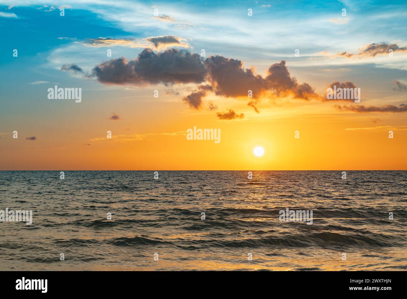 Serene view sunset beach hi-res stock photography and images - Alamy