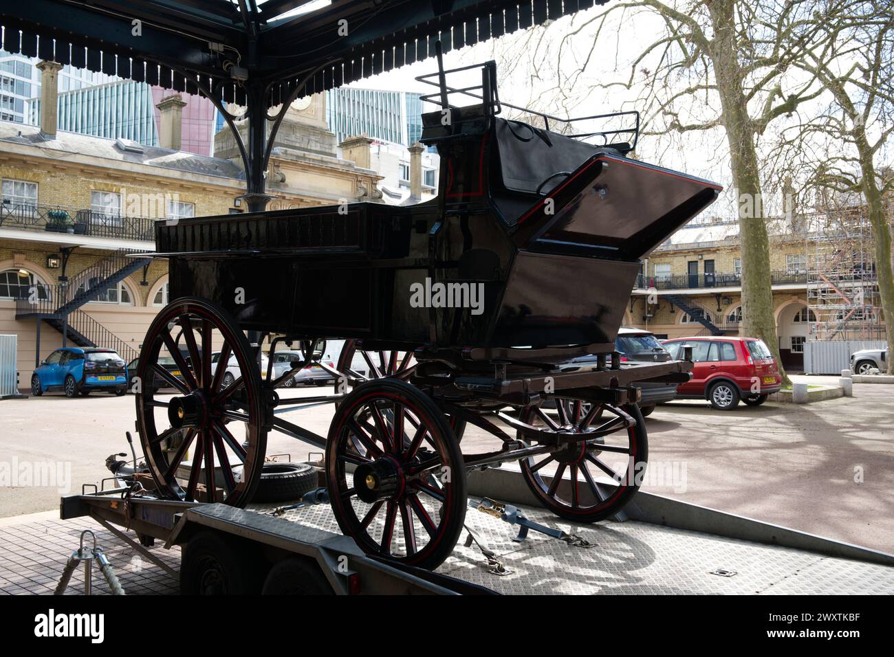 A horse-drawn carriage loaded onto a trailer in the Royal Mews Stock Photo