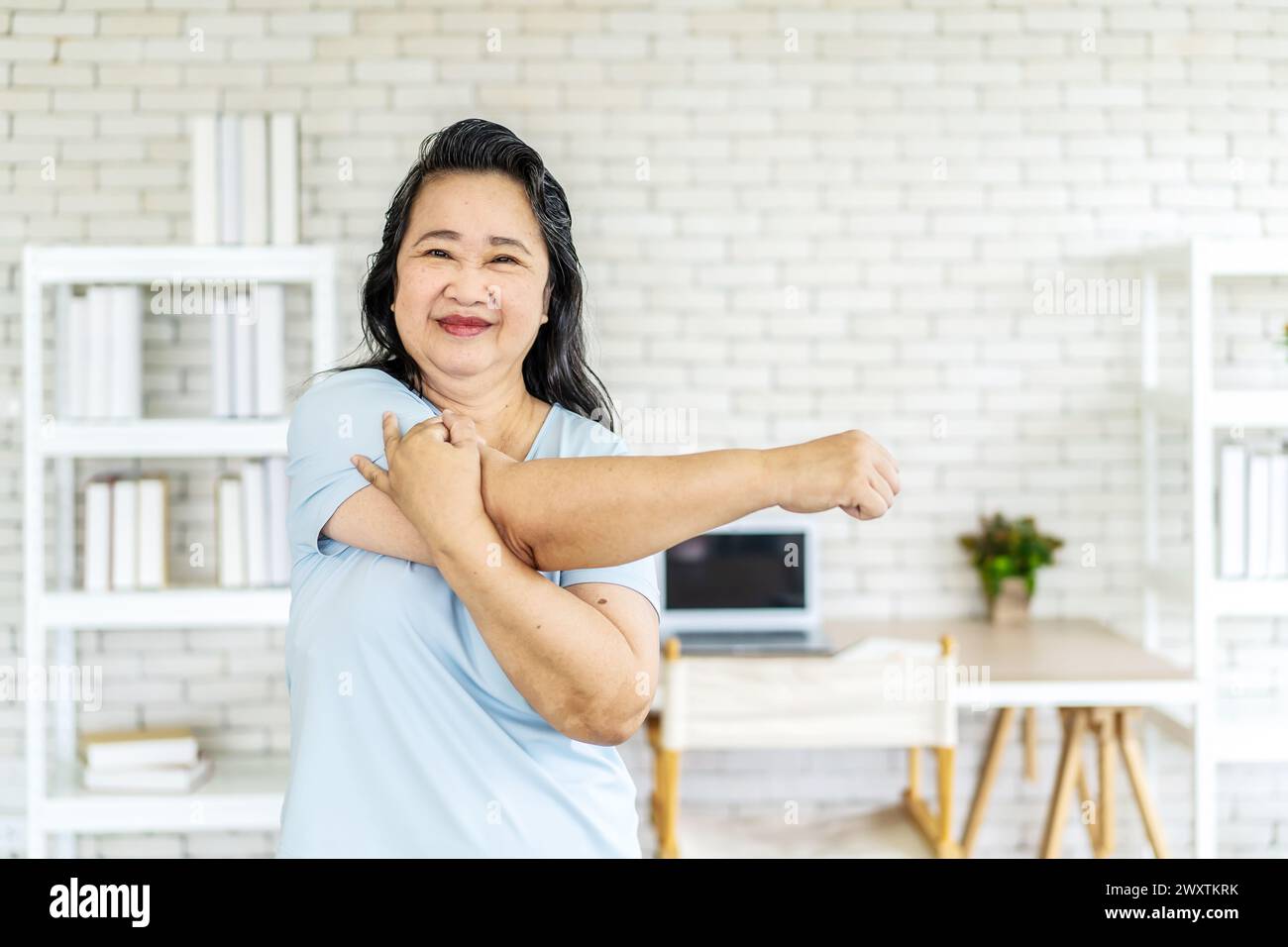 Asian female doing work hi-res stock photography and images - Alamy