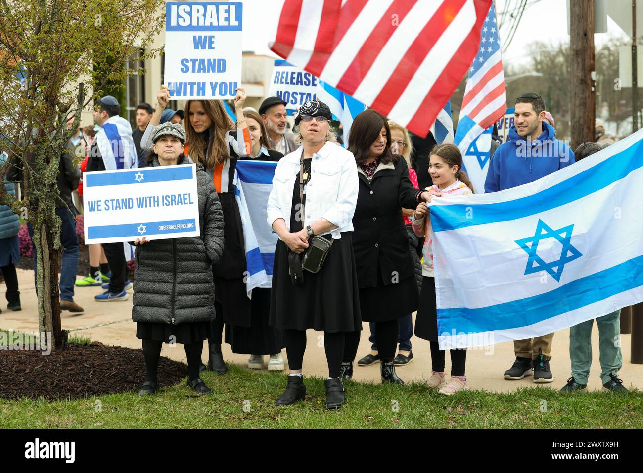 April 1, 2024 - Congregation Shomrei Emunah, Baltimore City, Maryland, USA. American Muslims for Palestine (AMP) called for a Federal Investigation into an Israeli Real Estate Company event for alleged discrimination and possible violations of International laws according to a press release from The Maryland office of the Council on American-Islamic Relations (CAIR). A large number of Baltimore City Police officers kept the pro-Israel and Palestinian supporters separate as tensions were high. (Photo by Robyn Stevens Brody/Sipa USA) Stock Photo