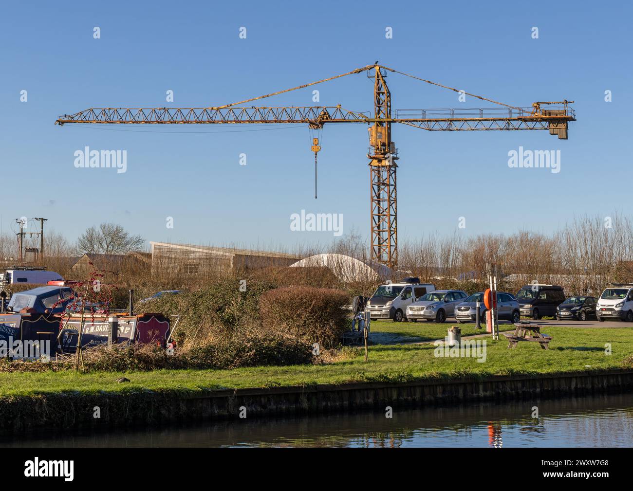 The tower crane of R.W. Davis and Son Ltd at Saul Junction where the Stroudwater Canal meets the Gloucester-Sharpness Ship Canal, Gloucestershire, Uni Stock Photo