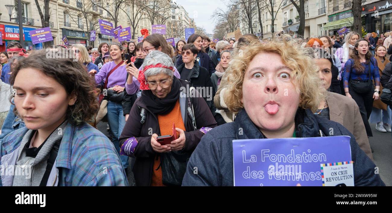8 mars – Grève féministe. Manifestation à Paris Stock Photo