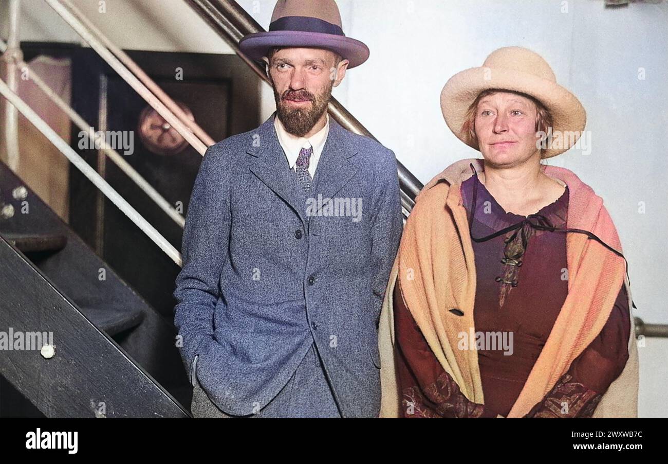 D.H.LAWRENCE (1885-1930) English novelist and poet with his wife Frieda ...