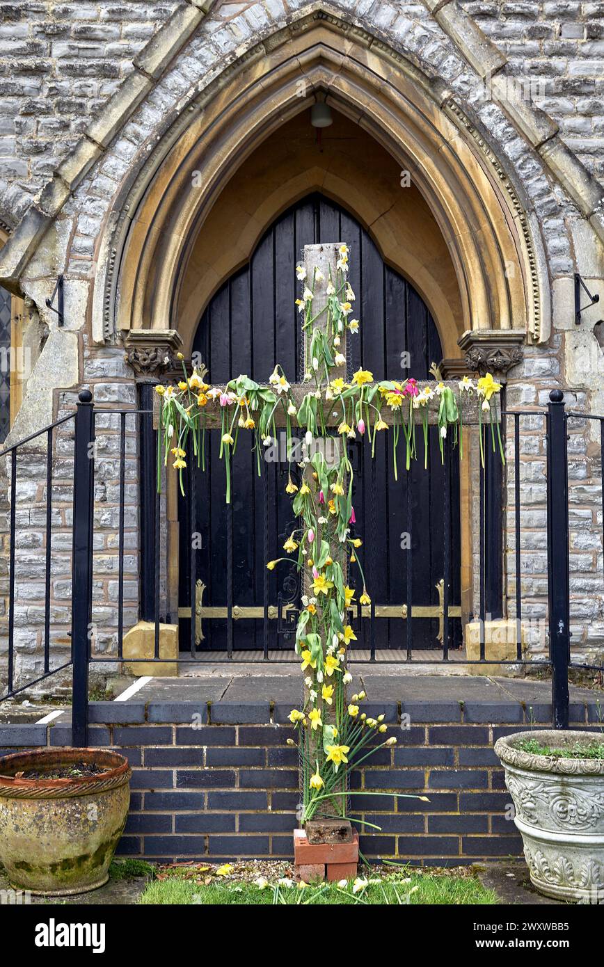 Easter celebrations church with a cross adorned with flowers at Henley Baptist Church, Henley in Arden, Warwickshire, England, UK Stock Photo