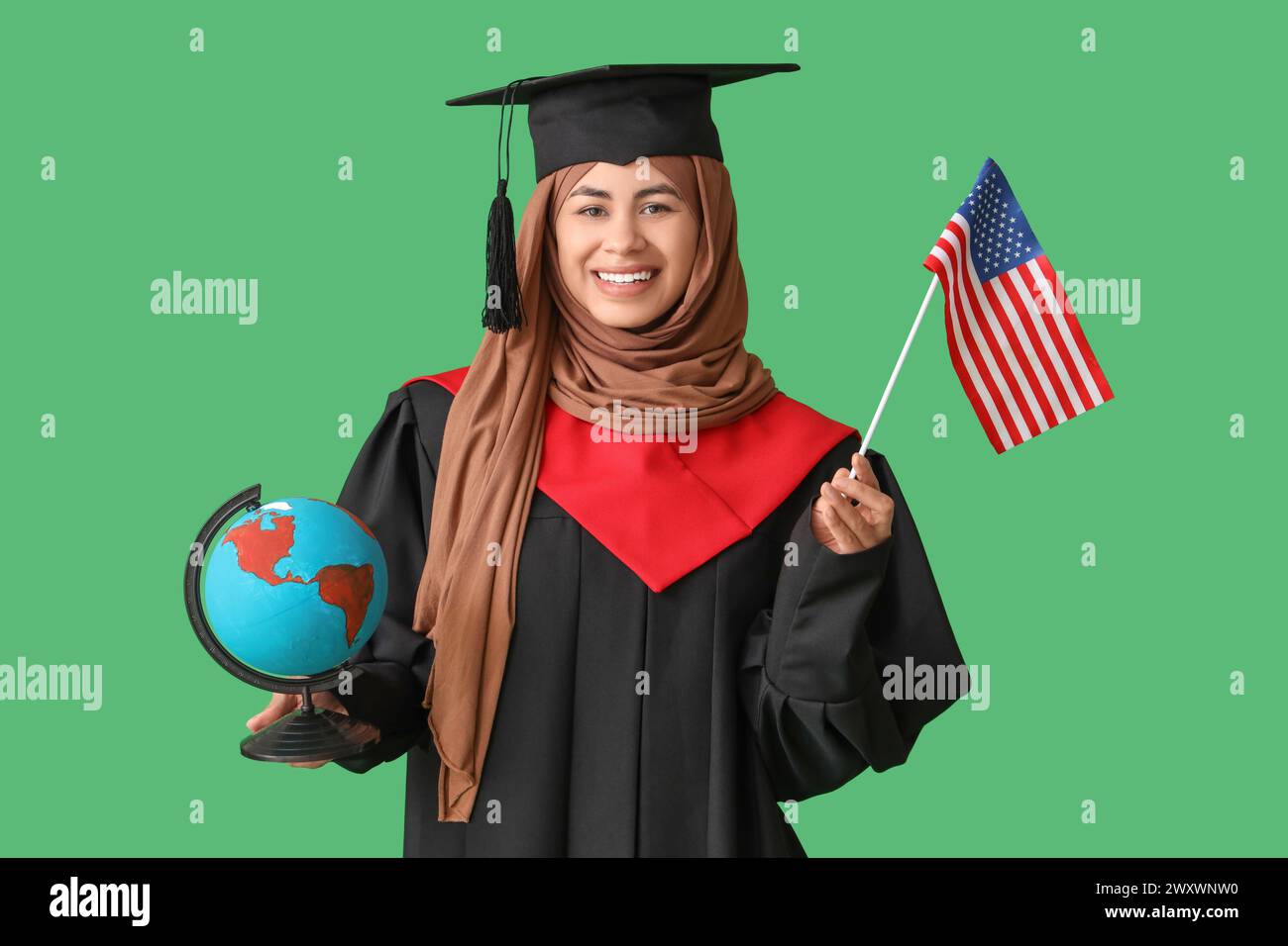 Arabic female graduate hi-res stock photography and images - Alamy