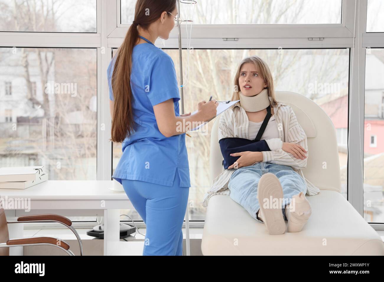 Injured woman lying in hospital hi-res stock photography and images - Alamy