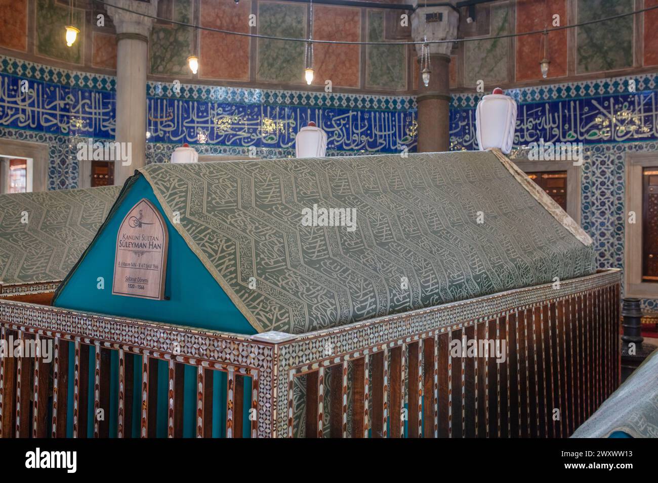 Tomb of Suleiman the Magnificent, Suleymaniye mosque, Istanbul, Turkey ...