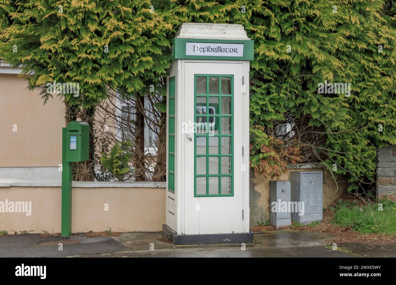 A defibrillator machine kept for the public in an old green irish phone box Stock Photo