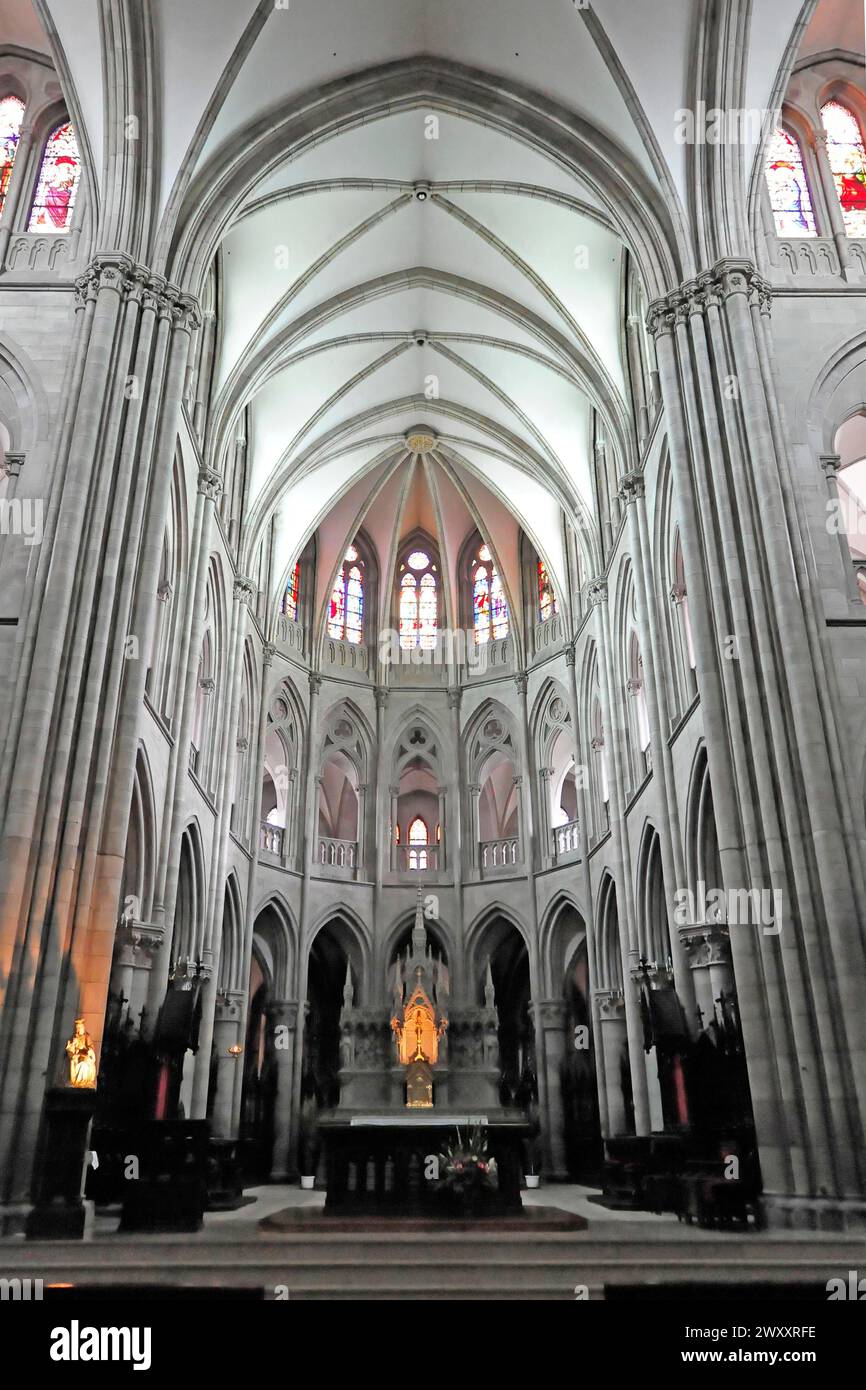 Catholic church africa altar hi-res stock photography and images - Alamy