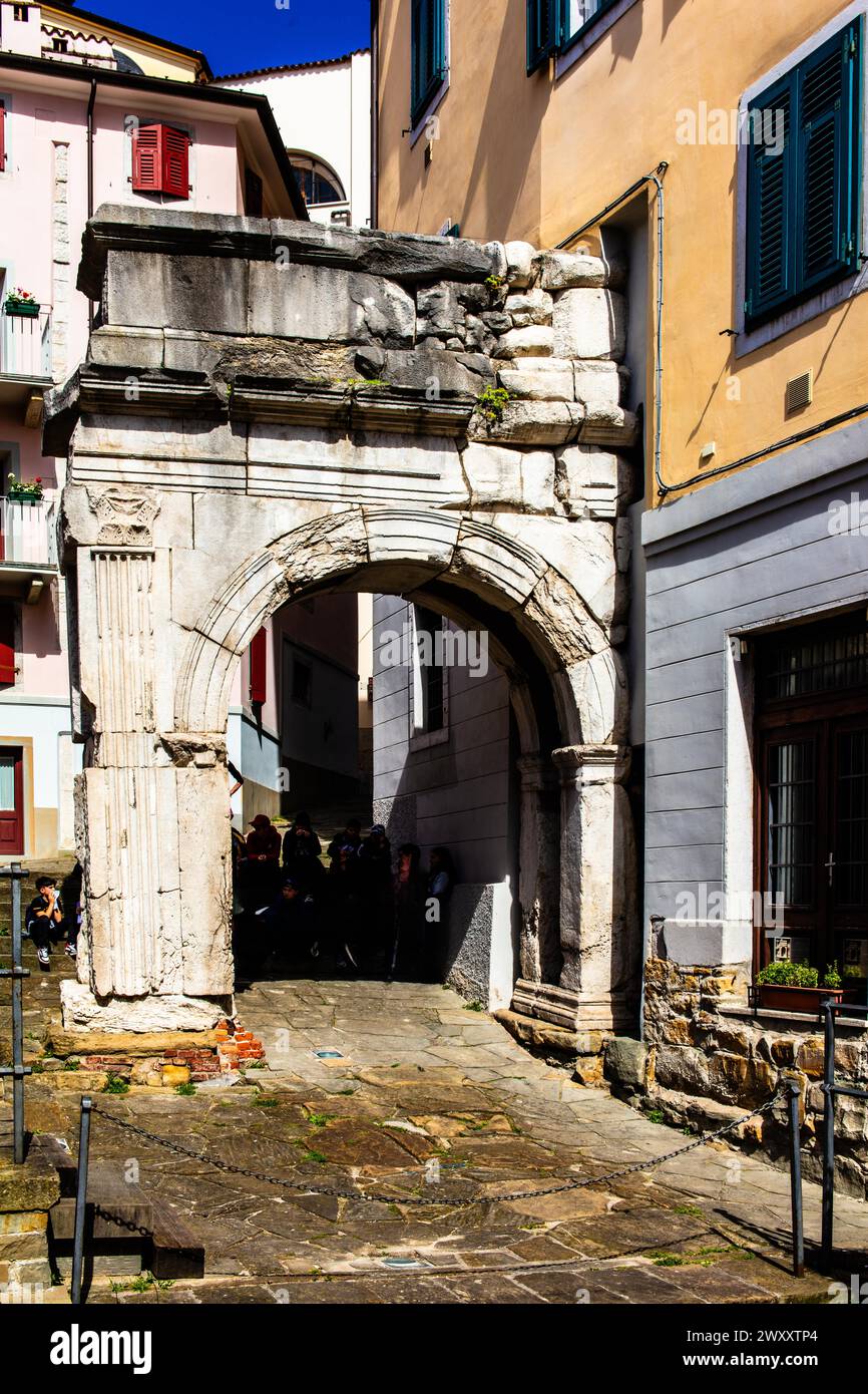 Arco di Riccardo, Roman triumphal arch as part of the old city wall, 33, Trieste, harbour town on the Adriatic, Friuli, Italy, Trieste, Friuli, Italy Stock Photo