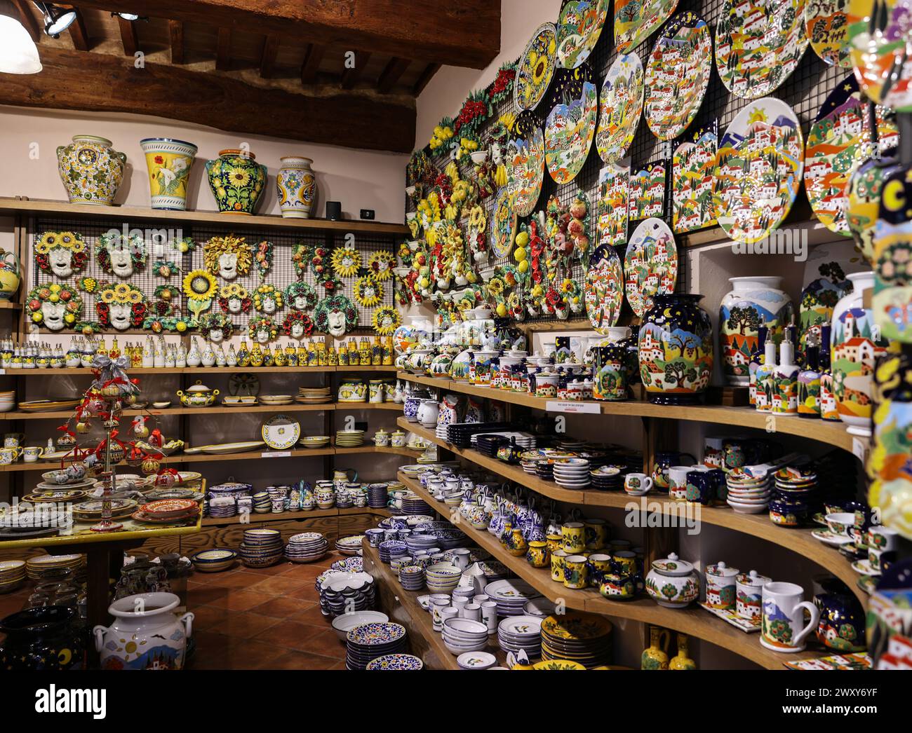 San Gimignano, Italy - Sept 17, 2022: Shop with typical Italian ceramics in San Gimignano. Tuscany, Italy Stock Photo