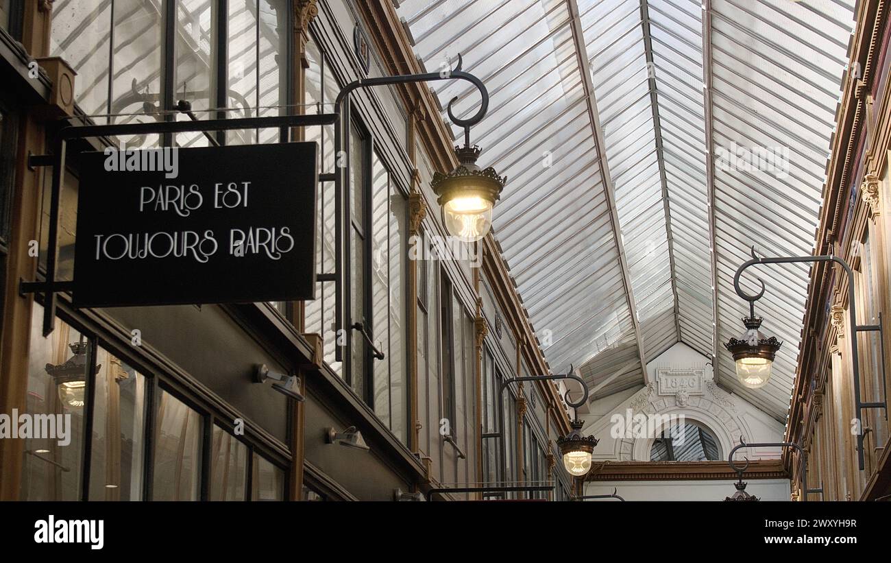 Passages couverts de paris hi-res stock photography and images - Alamy