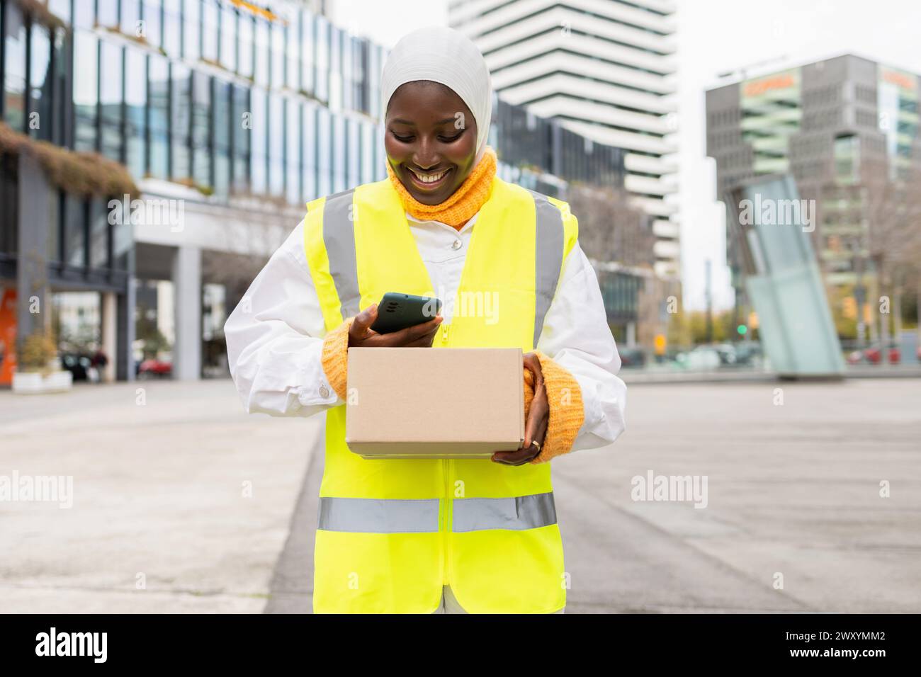 Black female in hijab texting hi-res stock photography and images - Alamy