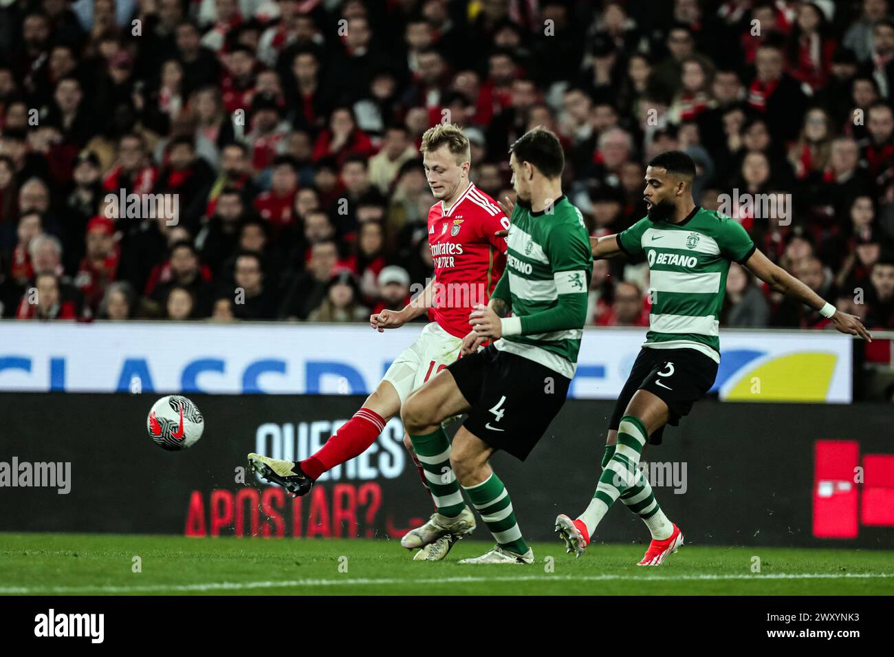 Lisbon, Portugal. 02nd Apr, 2024. Lisbon, 04/02/2024 - This evening the Sport Lisboa e Benfica football team hosted Sporting Clube de Portugal in the 2nd leg of the Portuguese Cup semi-finals at the Estádio da Luz in Lisbon. Tengstedt; Coates (Mário Vasa/Global Imagens) Credit: Atlantico Press/Alamy Live News Stock Photo