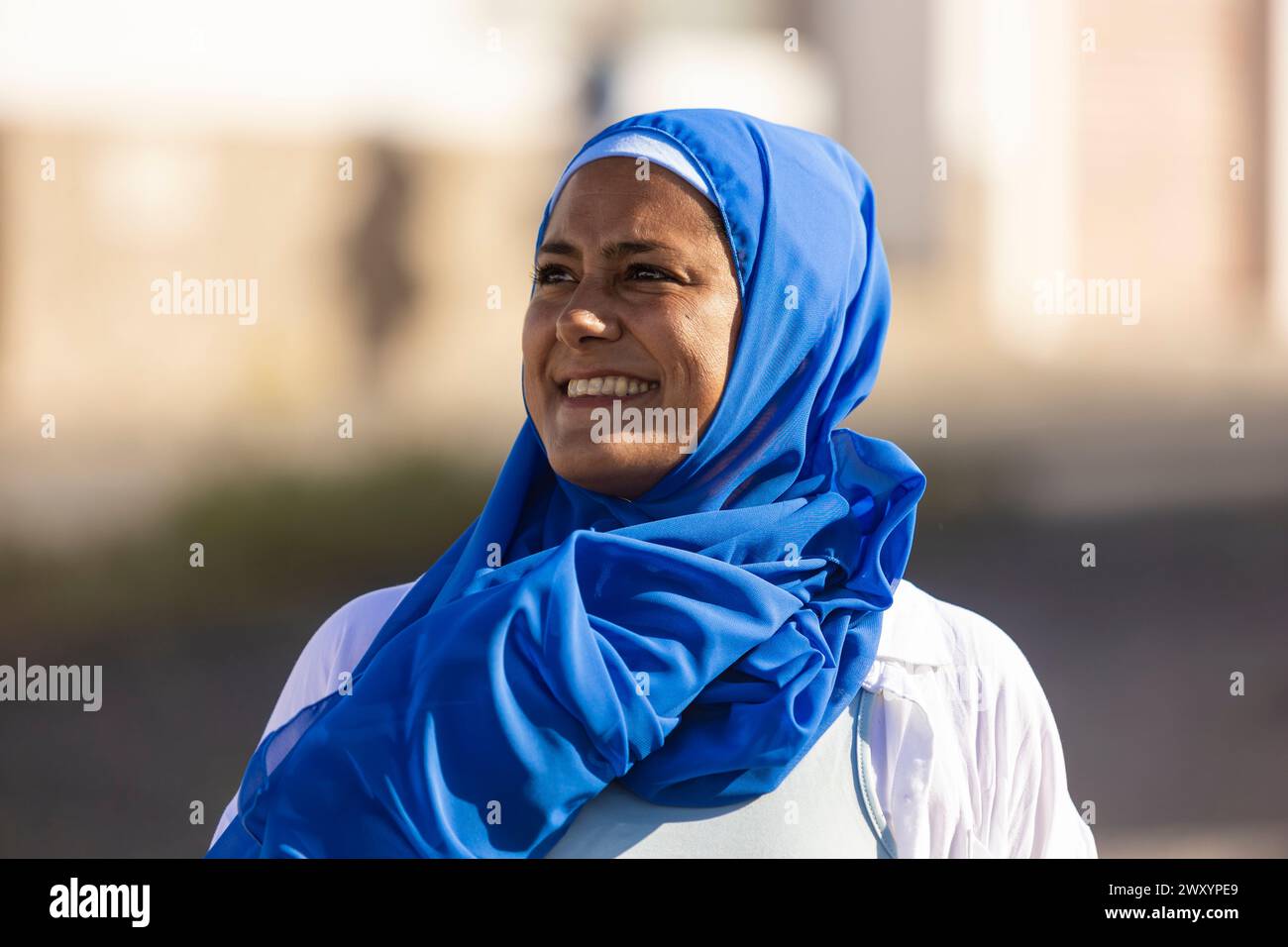 Woman wearing hijab white hi-res stock photography and images - Alamy