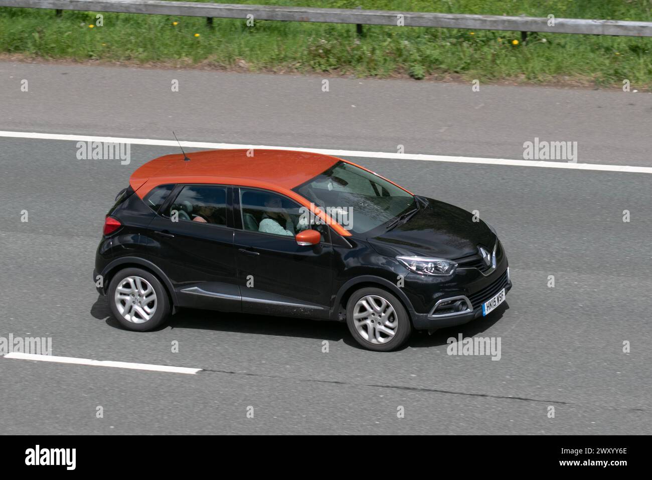 2015 Renault Capturd-Que M-Nav Energy motoring on the M6 motorway UK Stock Photo