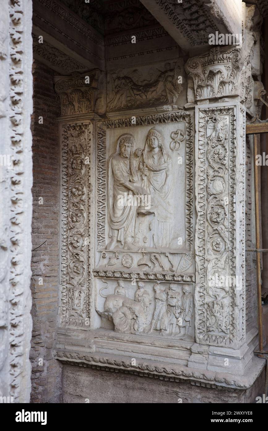 Rome. Italy. The Arcus Argentariorum (Arch of the Money-Changers / Arco degli Argentari, 204 AD). Interior east panel depicting a sacrificial scene wi Stock Photo