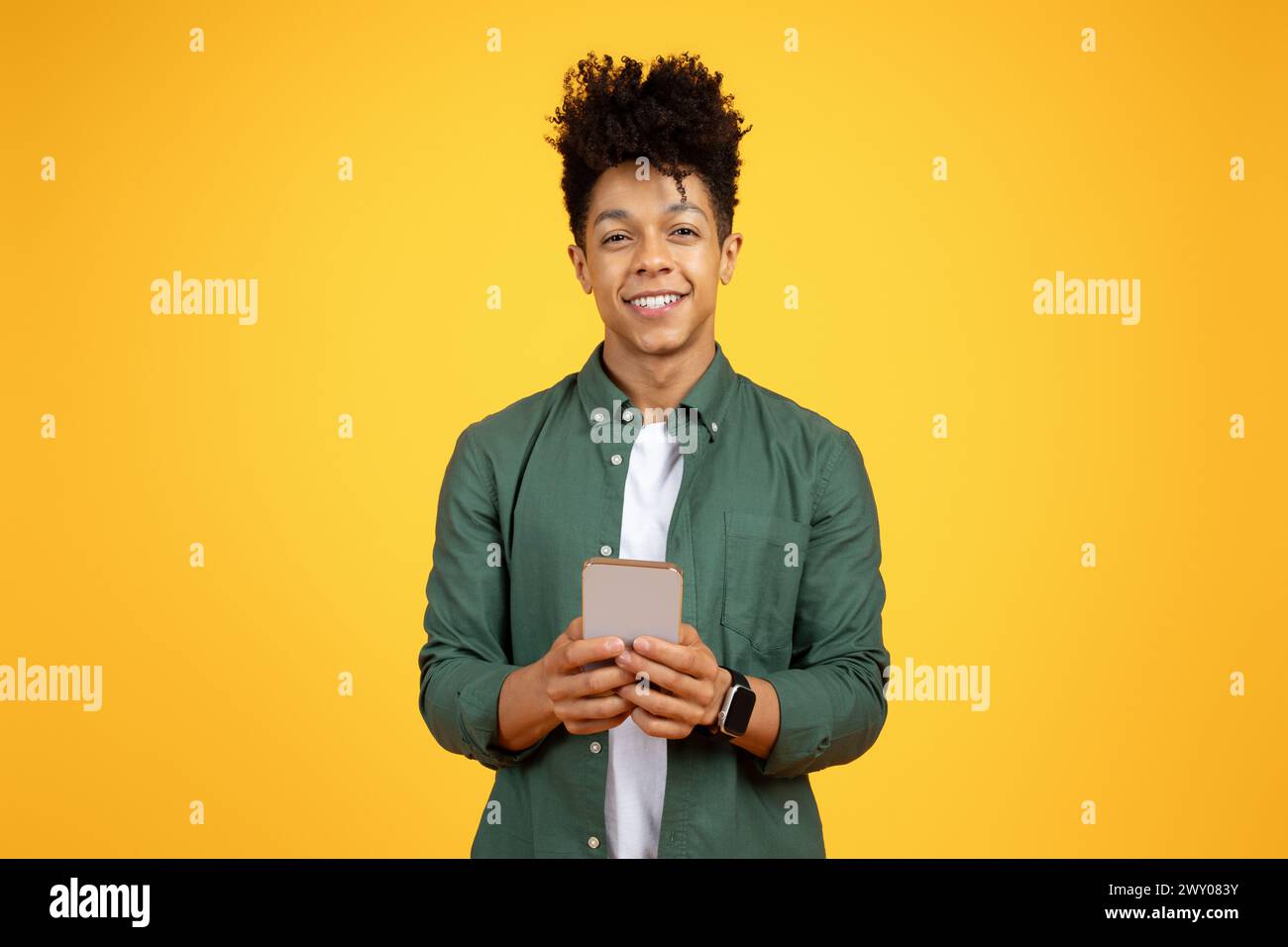 Smiling millennial black man hi-res stock photography and images - Alamy