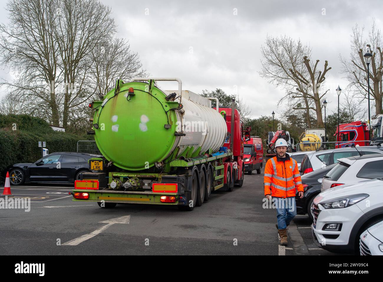 Weybridge, UK. 3rd April, 2024. Thames Water are repairing a burst ...