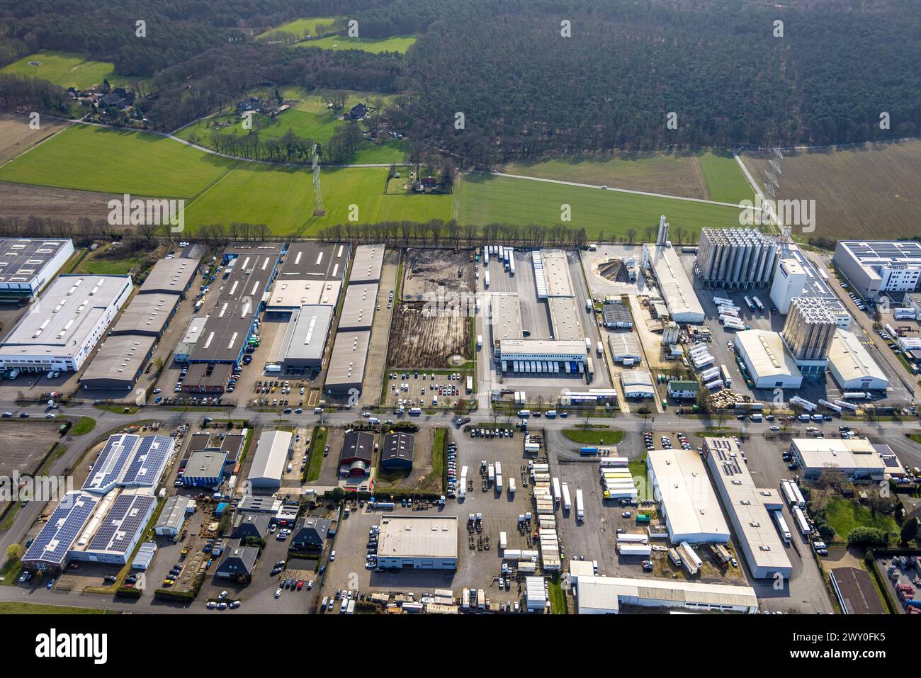 Luftbild, Gewerbegebiet Gewerbepark und Industriepark Wesel-Ost I, Am Schornacker, Wittenberg, Wesel, Nordrhein-Westfalen, Deutschland ACHTUNGxMINDESTHONORARx60xEURO *** Aerial view, industrial estate Gewerbepark und Industriepark Wesel Ost I, Am Schornacker, Wittenberg, Wesel, North Rhine-Westphalia, Germany ATTENTIONxMINDESTHONORARx60xEURO Stock Photo