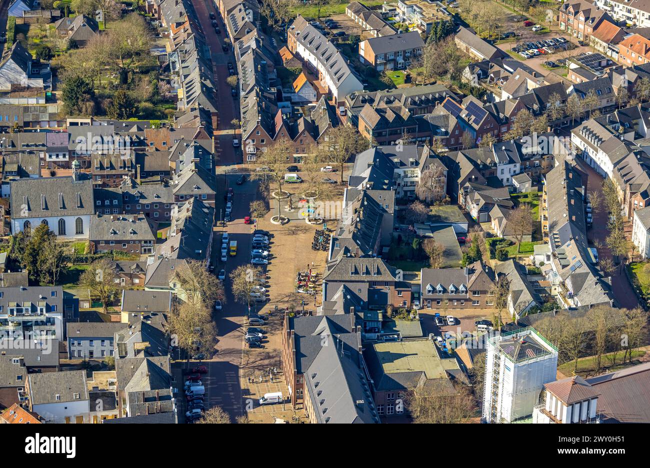 Luftbild, Marktplatz Rees Fußgängerzone mit Schriftzug REES in bunten ...