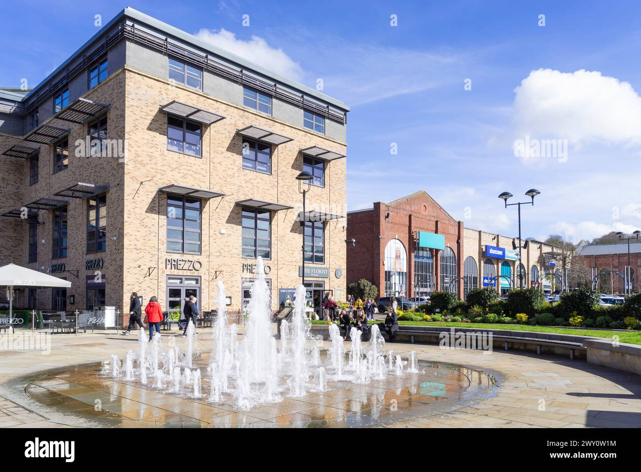 Gainsborough West Lindsey District Council offices fountains and Prezzo Marshall's Yard Beaumont Street Gainsborough Lincolnshire England UK GB Stock Photo