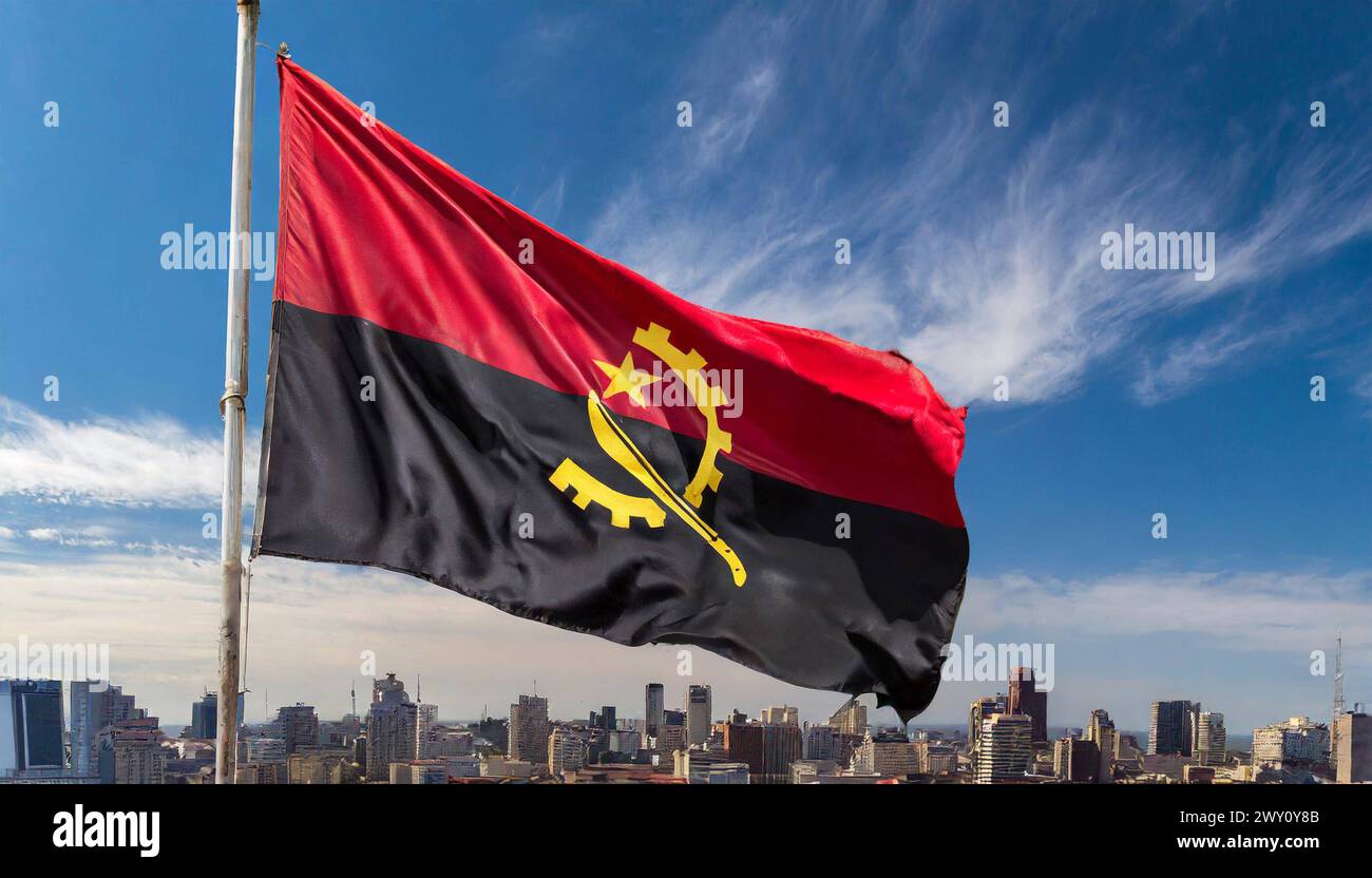 Fahne, die Nationalfahne von Angola flattert im Wind Stock Photo