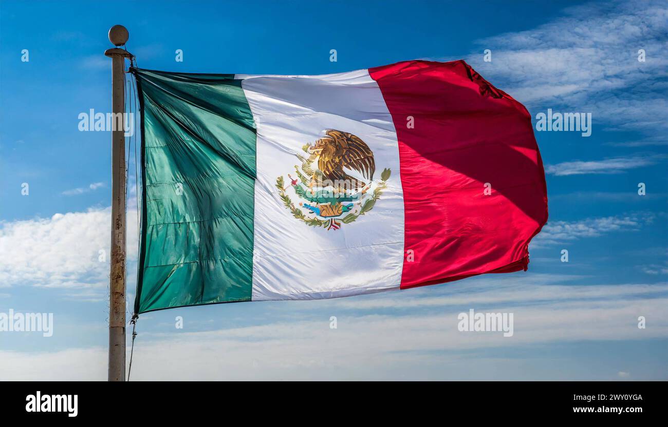 Fahne, die Nationalfahne von Mexiko flattert im Wind Stock Photo