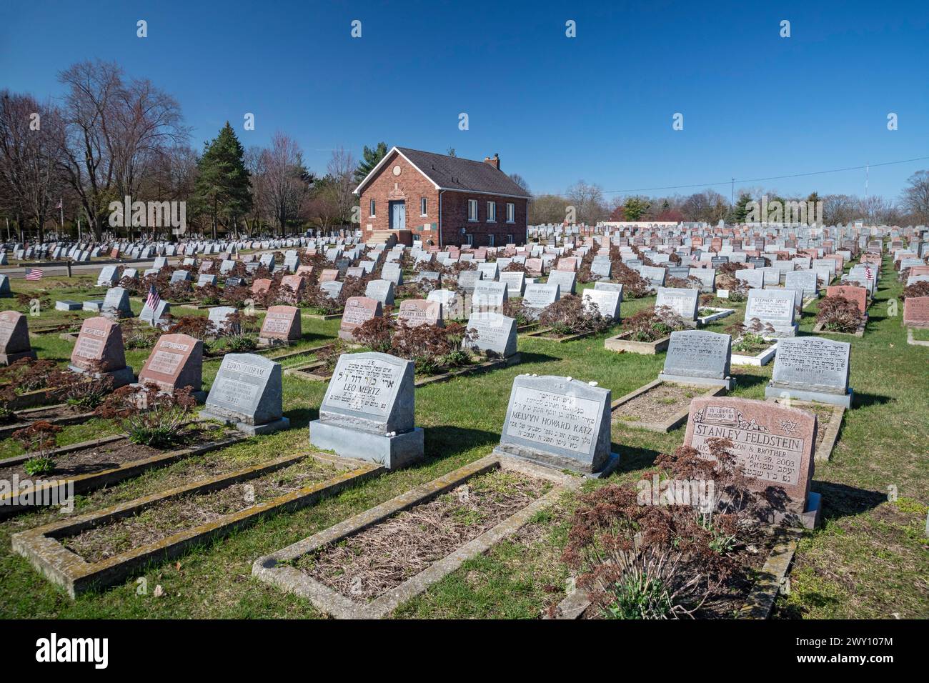 Ferndale, Michigan - Congregation Beth Tefilo Jewish Cemetery in suburban Detroit. It is also known as Nusach H'ari Cemetery. Stock Photo