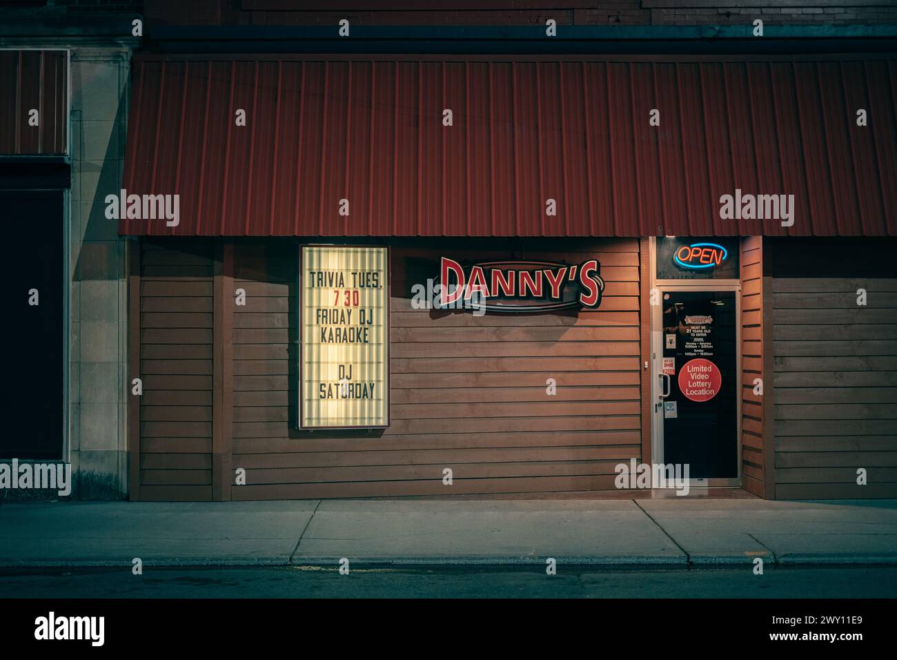 Dannys Bar at night, Princeton, West Virginia Stock Photo