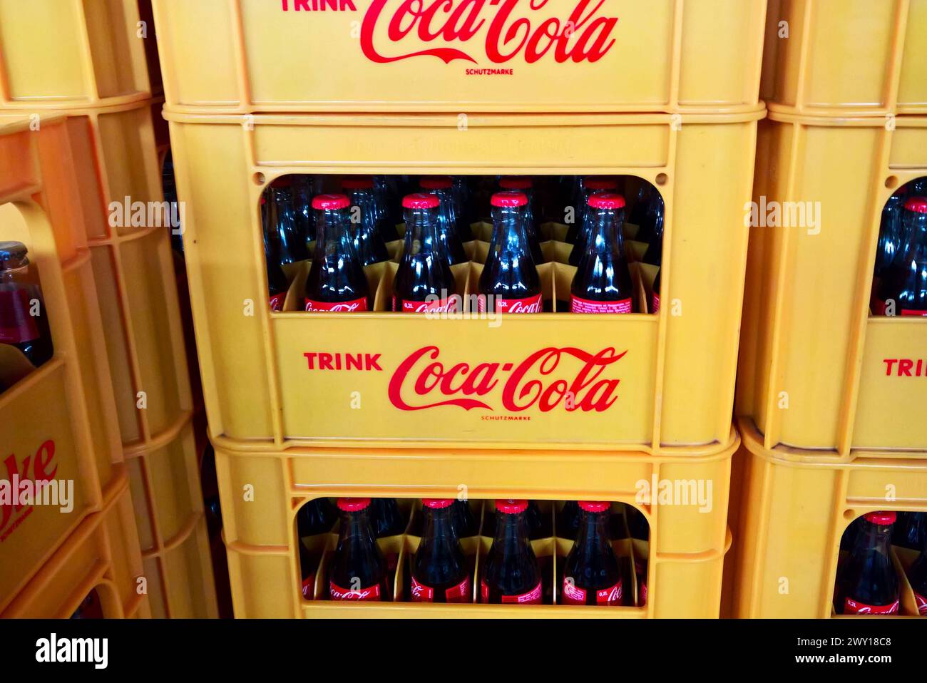 CocaCola Erfrischungsgetränk im Kasten bzw in 0,2 Liter Glasflaschen