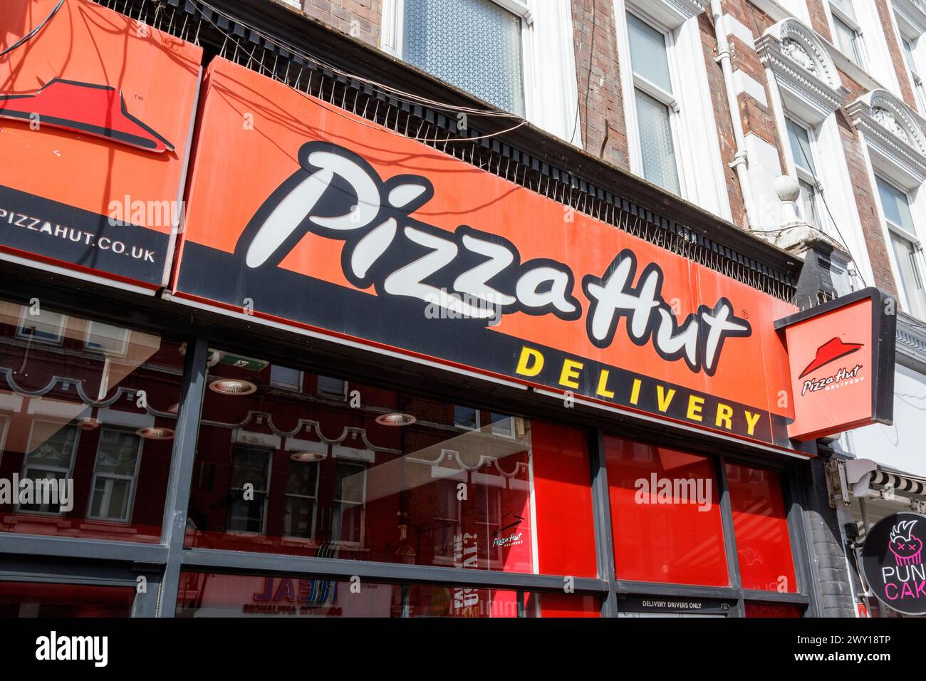 Pizza hut building hires stock photography and images Alamy