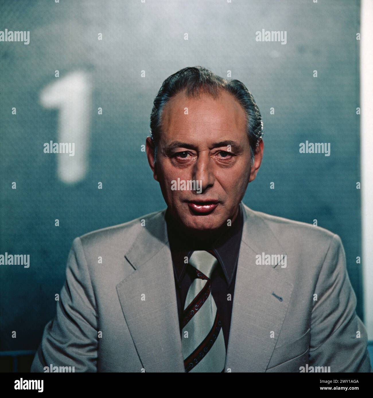 100 mai hi-res stock photography and images - Alamy