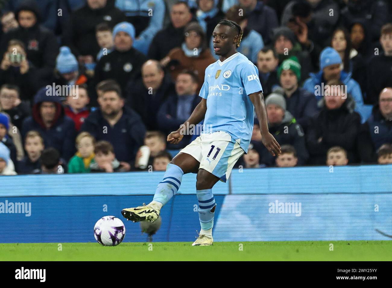 Jérémy Doku of Manchester City passes the ball during the Premier League match Manchester City vs Aston Villa at Etihad Stadium, Manchester, United Kingdom, 3rd April 2024  (Photo by Mark Cosgrove/News Images) Stock Photo