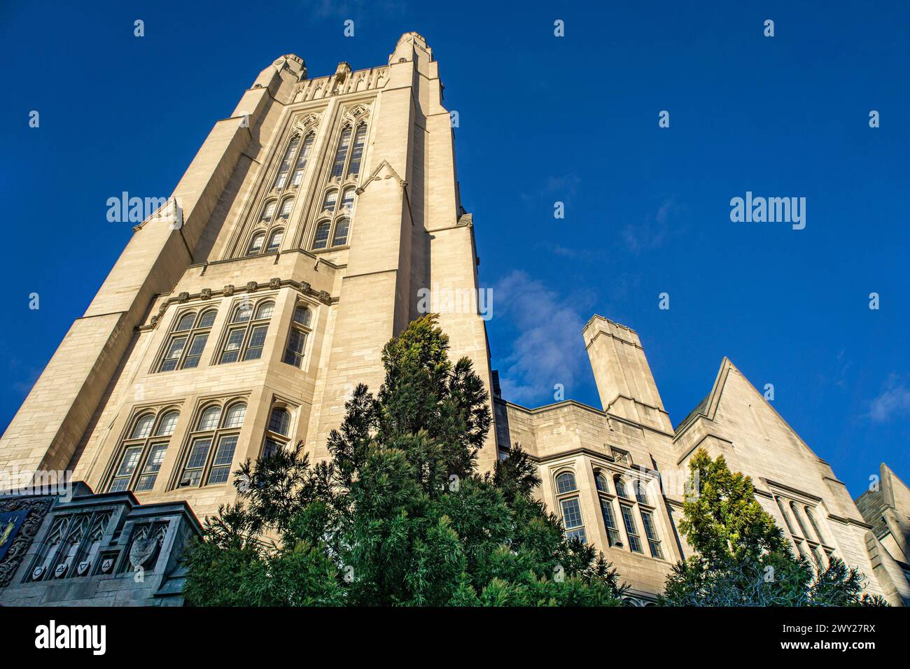 Sheffield-Sterling-Strathcona Hall, exterior low angle view, Yale University, New Haven, Connecticut, USA Stock Photo