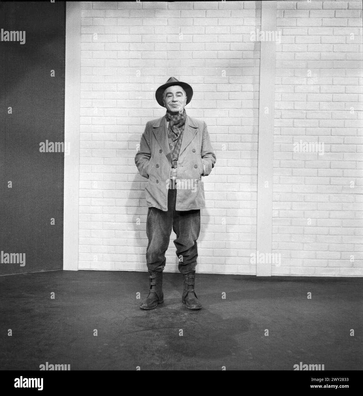 Portrait von Klinger, "Mister X und die Beamten" 14 verschiedene Berufe, Berlin 1965 Stock