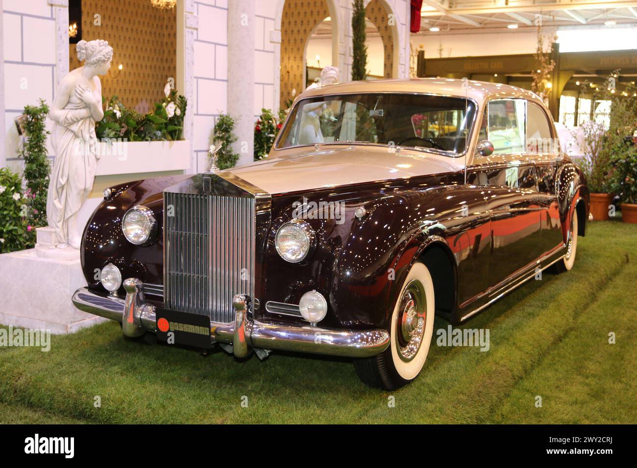 Rolls Royce Phantom V Saloon Coupe by James Young Baujahr 1954, Sonderschau 120 Jahre Rolls Royce, 34. Techno Classica Essen 03. - 07.04.2024. Messe Essen, Siha, Oldtimer / klassische Autos / Autoausstellung, Oldtimermesse, Essen D. *** Rolls Royce Phantom V Saloon Coupe by James Young Year 1954 , Special show 120 years Rolls Royce, 34 Techno Classica Essen 03 07 04 2024 Messe Essen, Siha, Oldtimer classic car exhibition, Oldtimermesse, Essen D Stock Photo