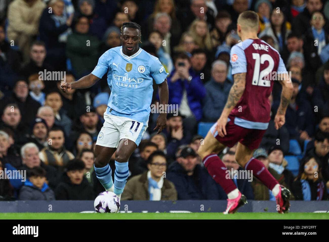 Jérémy Doku of Manchester City controls the ball during the Premier League match Manchester City vs Aston Villa at Etihad Stadium, Manchester, United Kingdom, 3rd April 2024  (Photo by Mark Cosgrove/News Images) Stock Photo