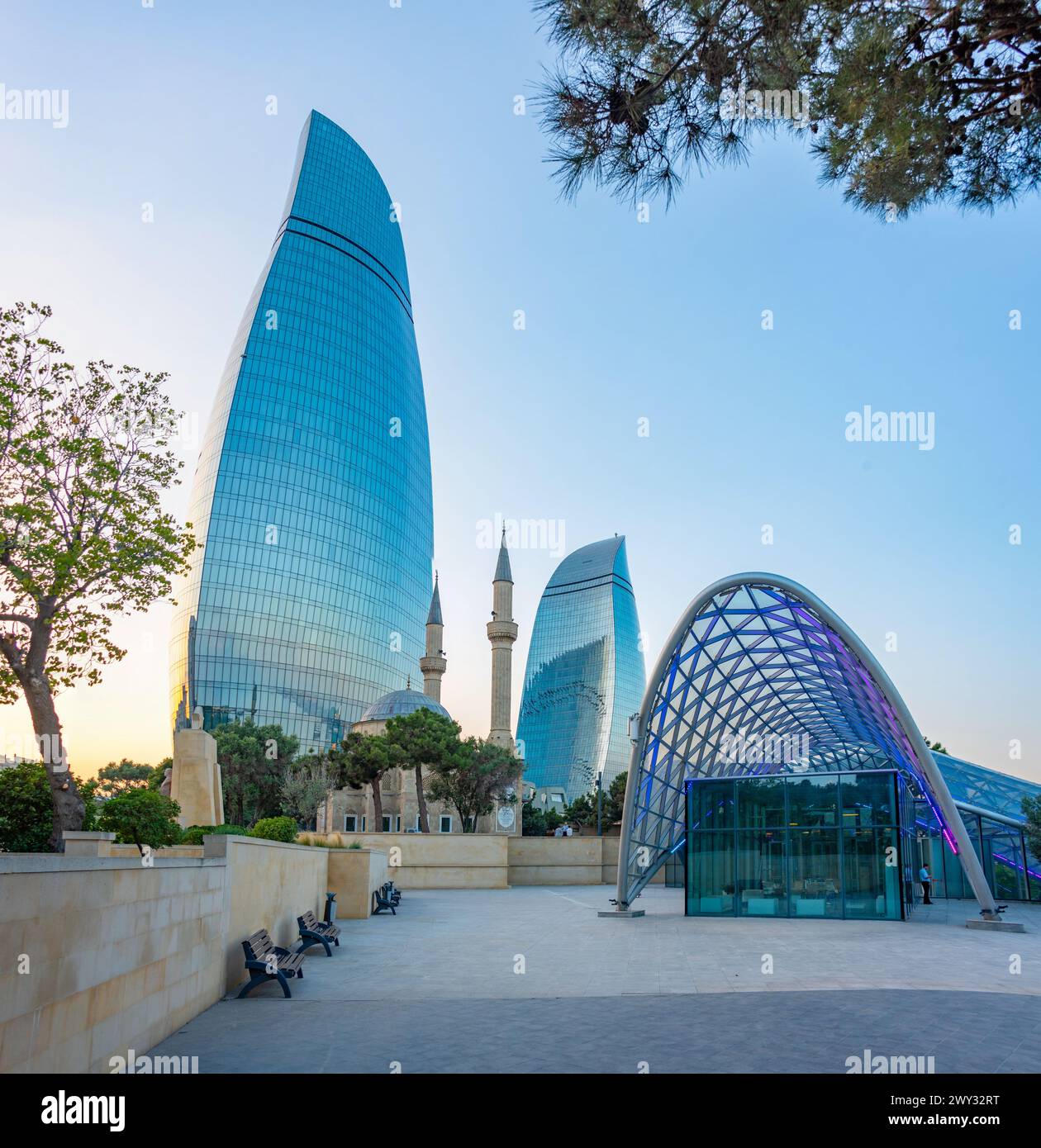 Sunset view of Flame towers and Alley of Martyrs Mosque in Baku, Azerbaijan Stock Photo