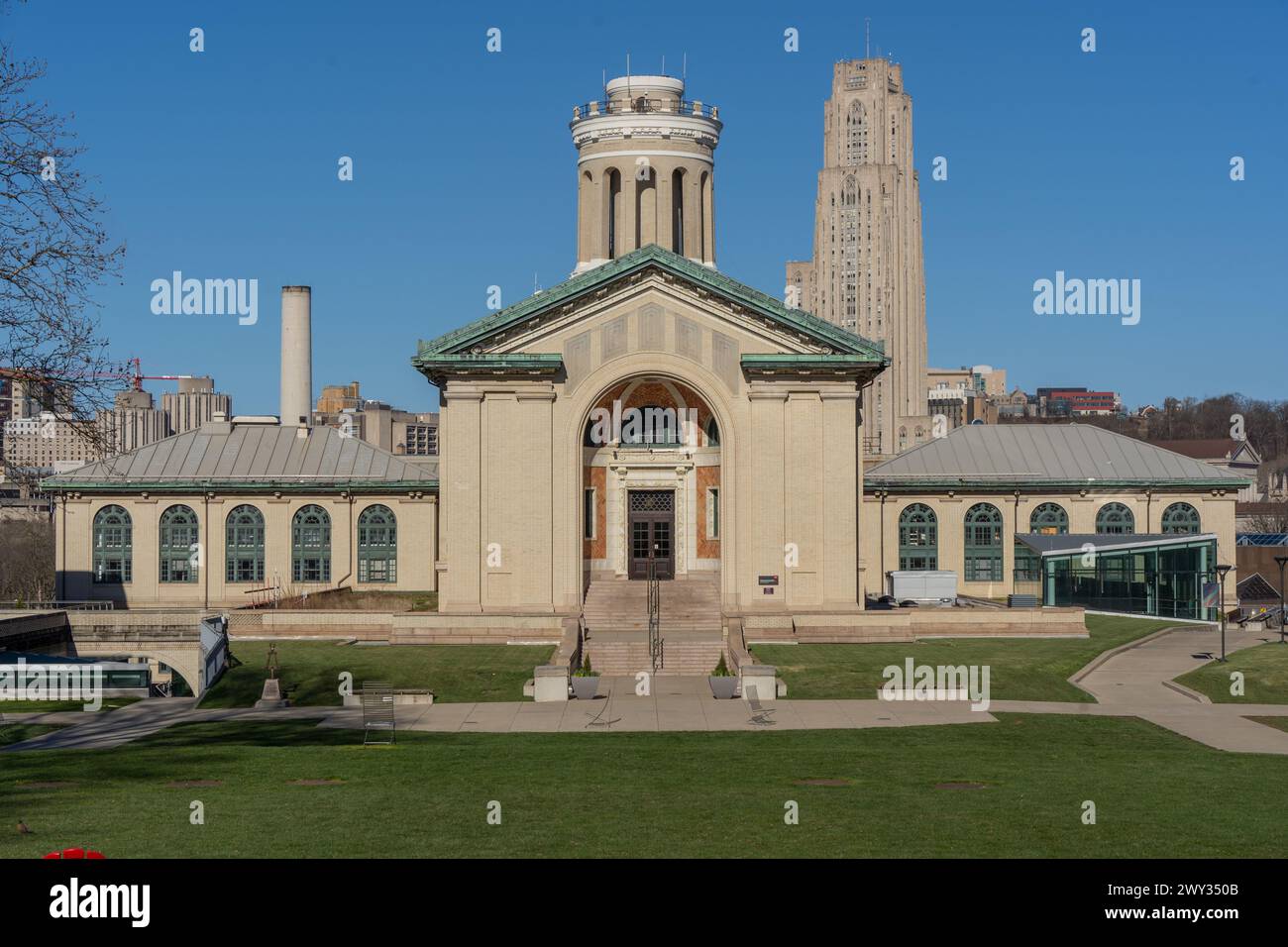 Pittsburgh, Pennsylvania, USA: March 24, 2024: Hamerschlag Hall on the campus of Carnegie Mellon University and the Cathedral of Learning on the Unive Stock Photo