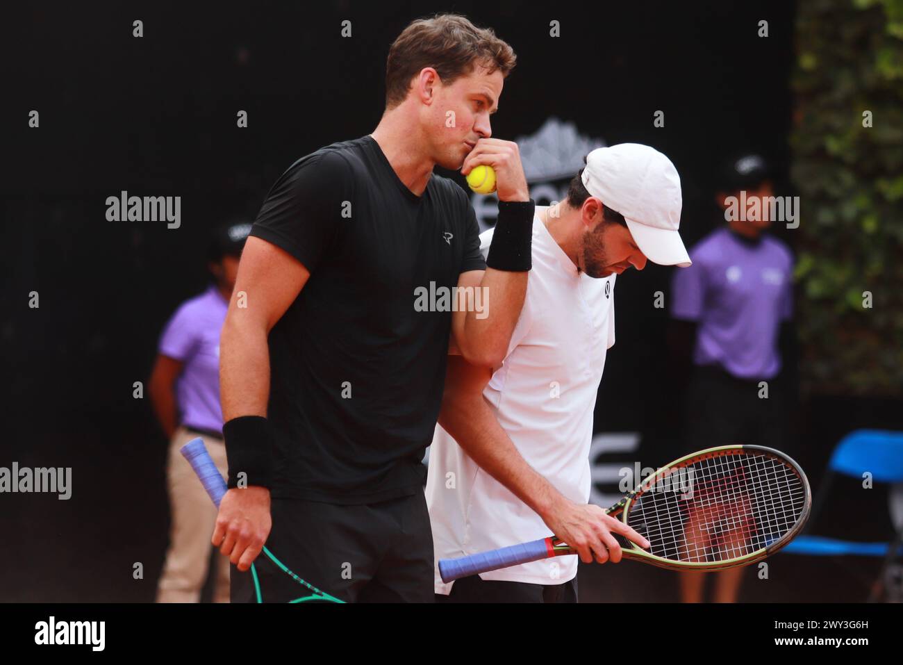 Mexico City, Mexico. 03rd Apr, 2024. Apr 3, 2024, Mexico City, Mexico: Vasek Pospisil (HRV) and Hans Hach Verdugo (MEX) talk during the doubles match against Marc Kiser (USA) and Matías Soto (CHL) during the Day 4 of the Mexico City Open at Deportivo Chapultepec. on Apr 3, 2024, Mexico City, Mexico. (Photo by Carlos Santiago/Eyepix Group/Sipa USA) Credit: Sipa USA/Alamy Live News Stock Photo