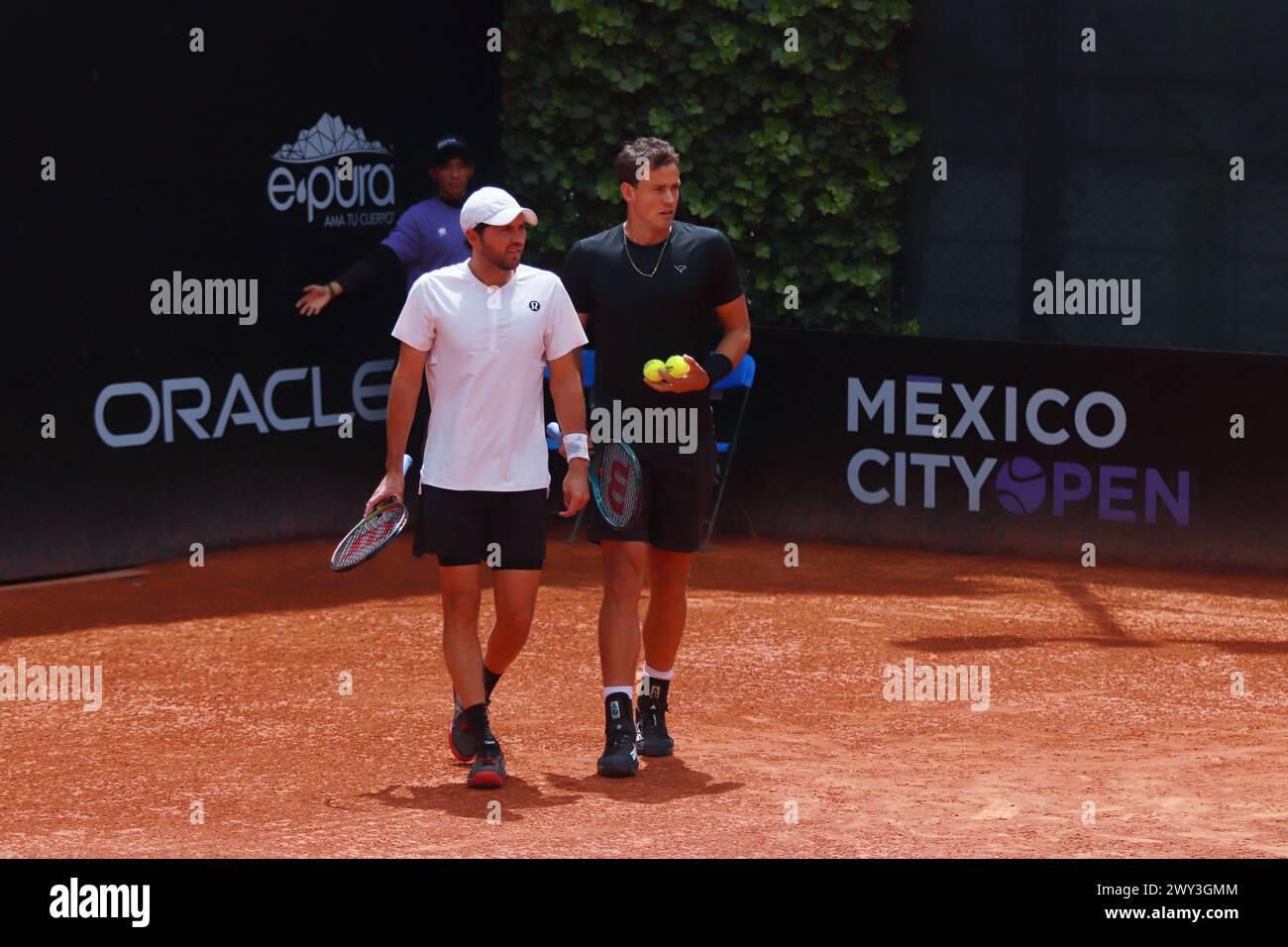 Mexico City, Mexico. 03rd Apr, 2024. Apr 3, 2024, Mexico City, Mexico: Vasek Pospisil (HRV) and Hans Hach Verdugo (MEX) talk during the doubles match against Marc Kiser (USA) and Matías Soto (CHL) during the Day 4 of the Mexico City Open at Deportivo Chapultepec. on Apr 3, 2024, Mexico City, Mexico. (Photo by Carlos Santiago/Eyepix Group/Sipa USA) Credit: Sipa USA/Alamy Live News Stock Photo