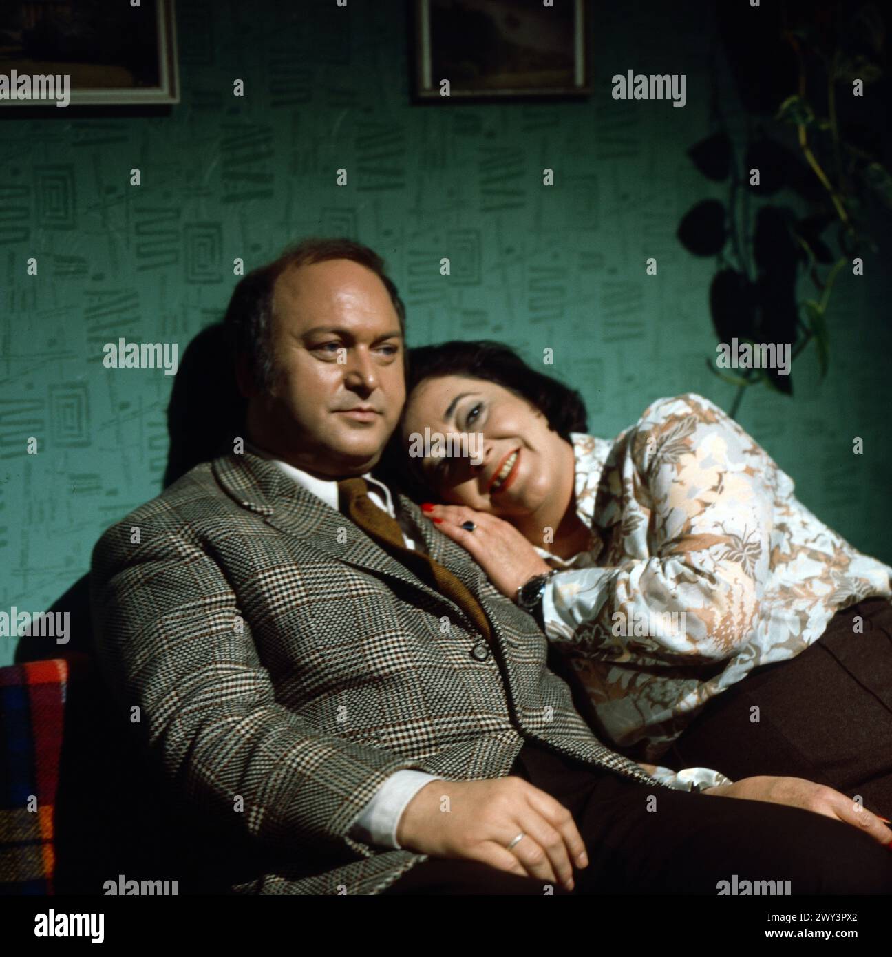 Grete Zimmer und Michael Toost, im Fernsehspiel, 'Diapositive' des ORF in Wien, Österreich um 1975. Stock Photo