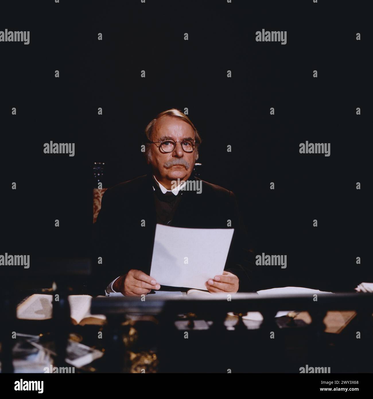 Berühmte Briefe, Fernsehsendung, 1990, Lesung aus Theodor Fontane Briefen mit Klaus Schwarzkopf Stock Photo